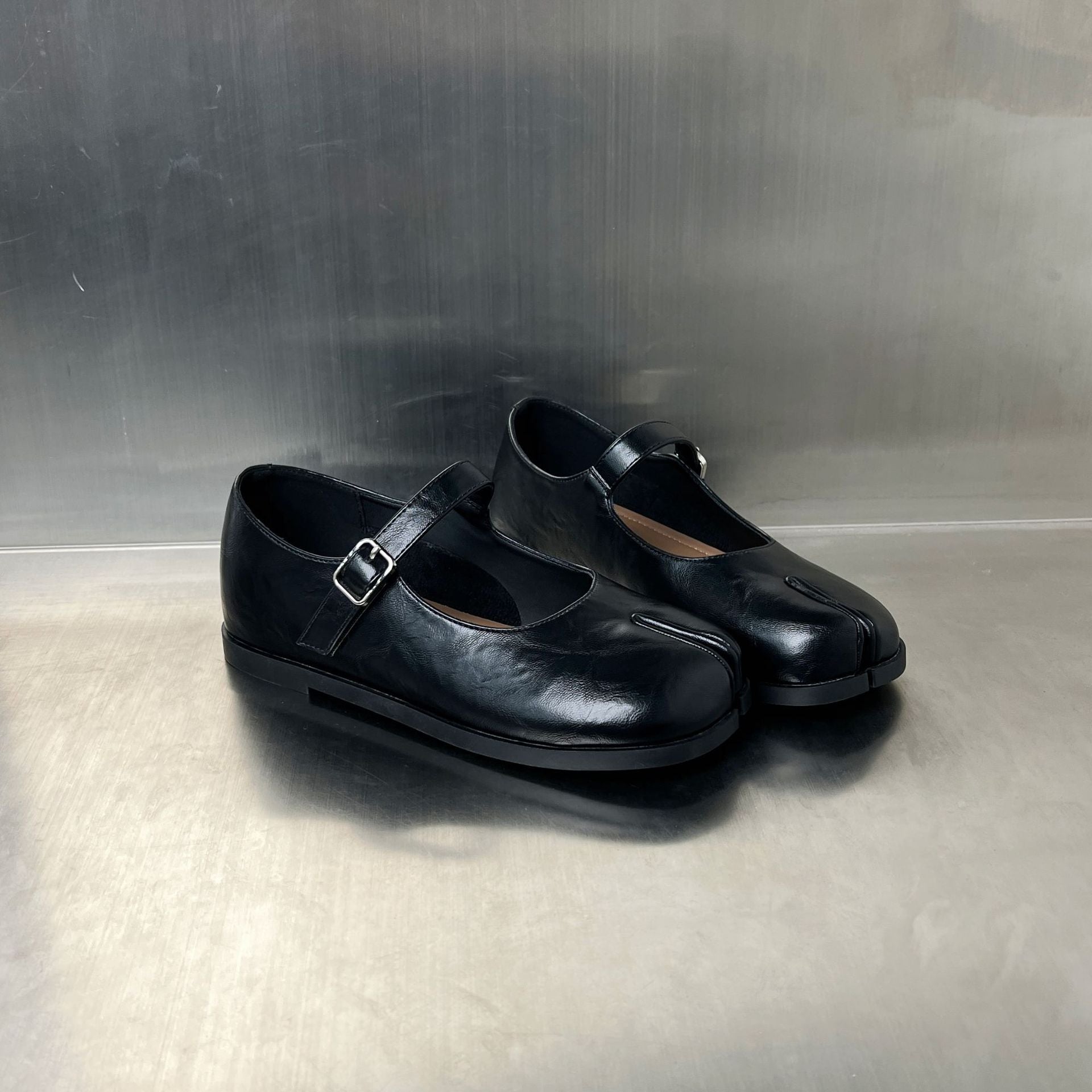 Damen elegante Ballerinas mit verstellbarem Riemen und komfortabler Passform R&B