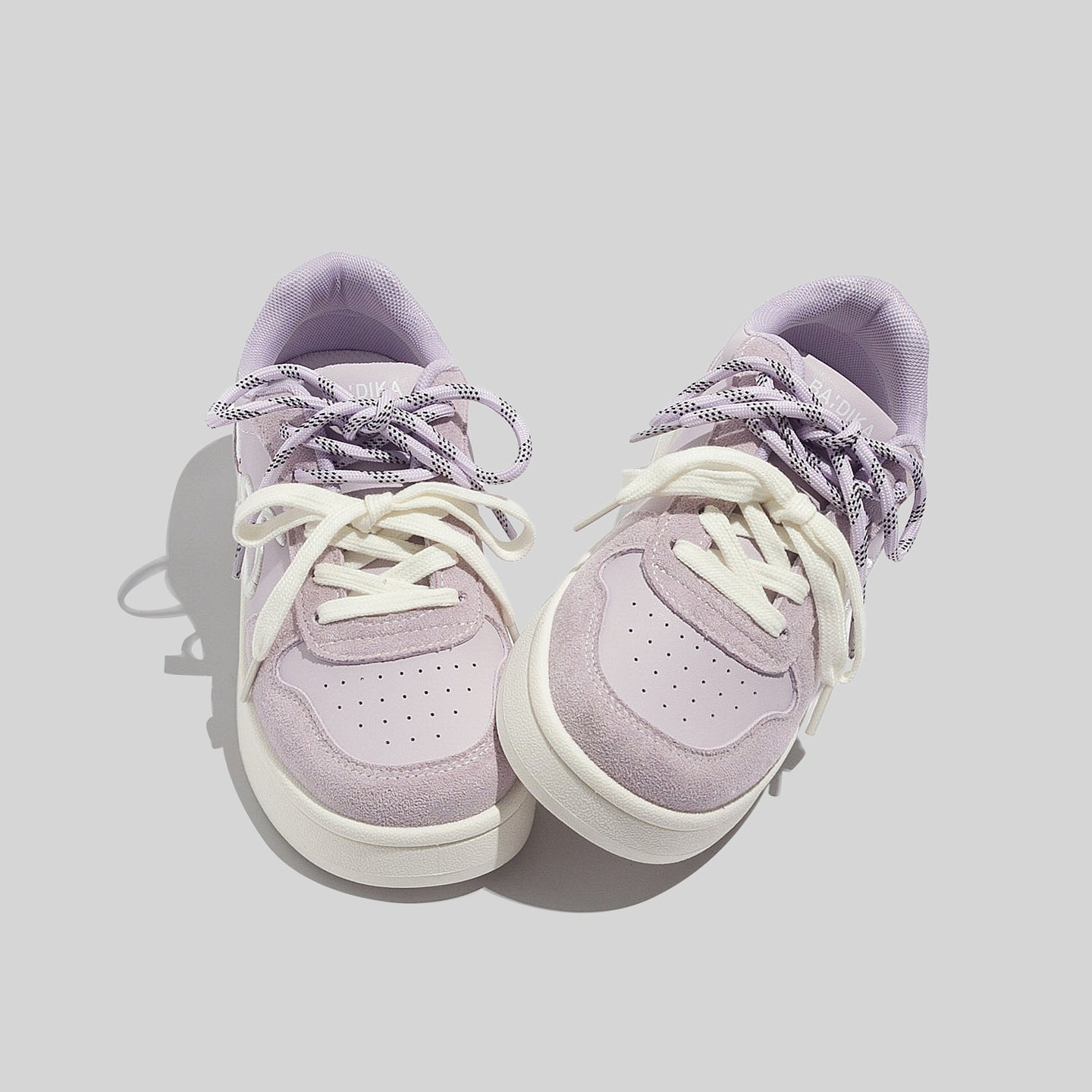 Damen Komfortable Freizeitsneaker mit modischem Stickereidesign