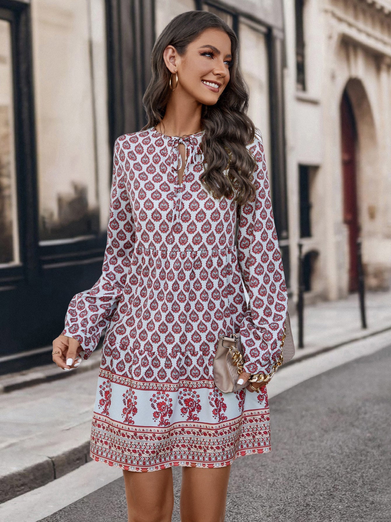 Damen romantisches Kleid mit detailverliR&Btem Print und langen Ärmeln R&B