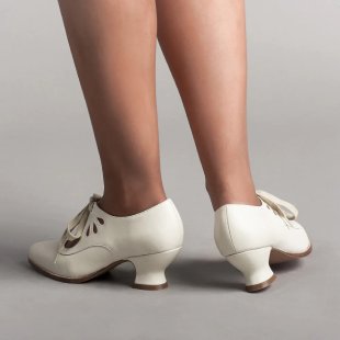 Damen Pumps mit verspieltem Schnürdetail und femininer Absatzhöhe R&B