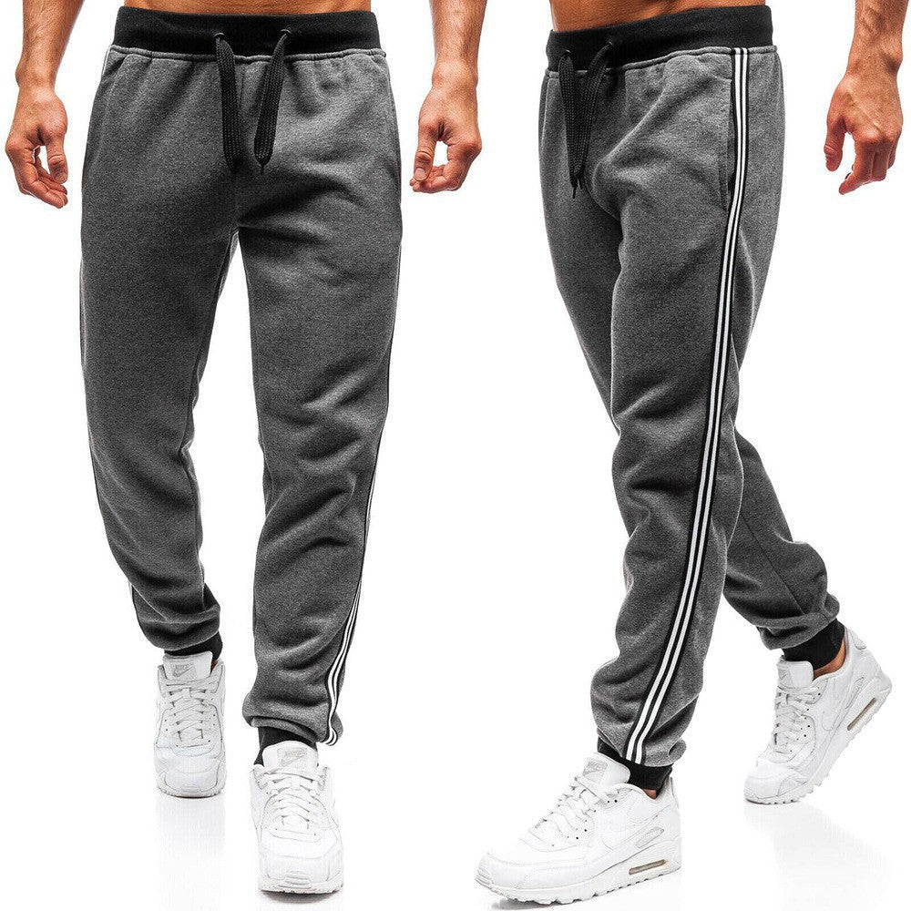 Herren Sportliche Jogginghose mit seitlichen Kontraststreifen R&B