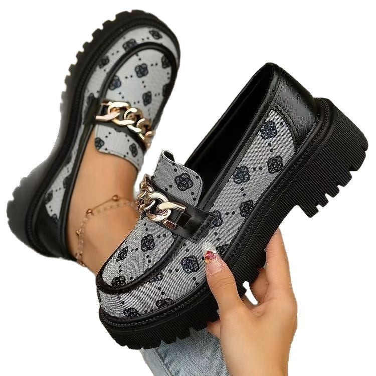 Damen Mokassins mit floralen Stickmustern und dekorativem Kettenelement R&B