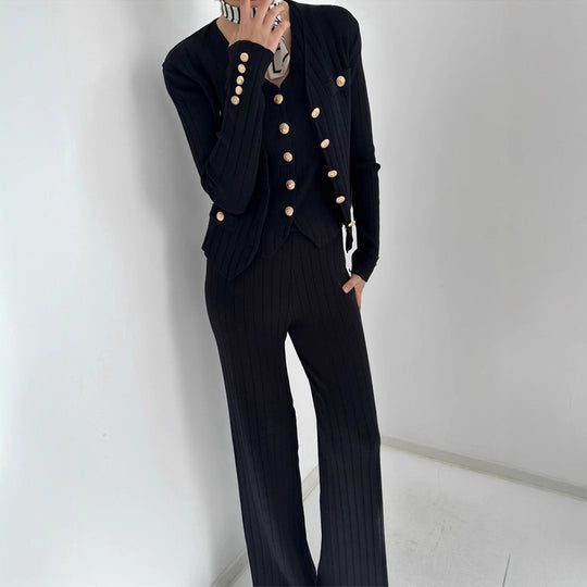 Damen elegantes gestricktes Ensemble mit Knopfdetaillierung R&B