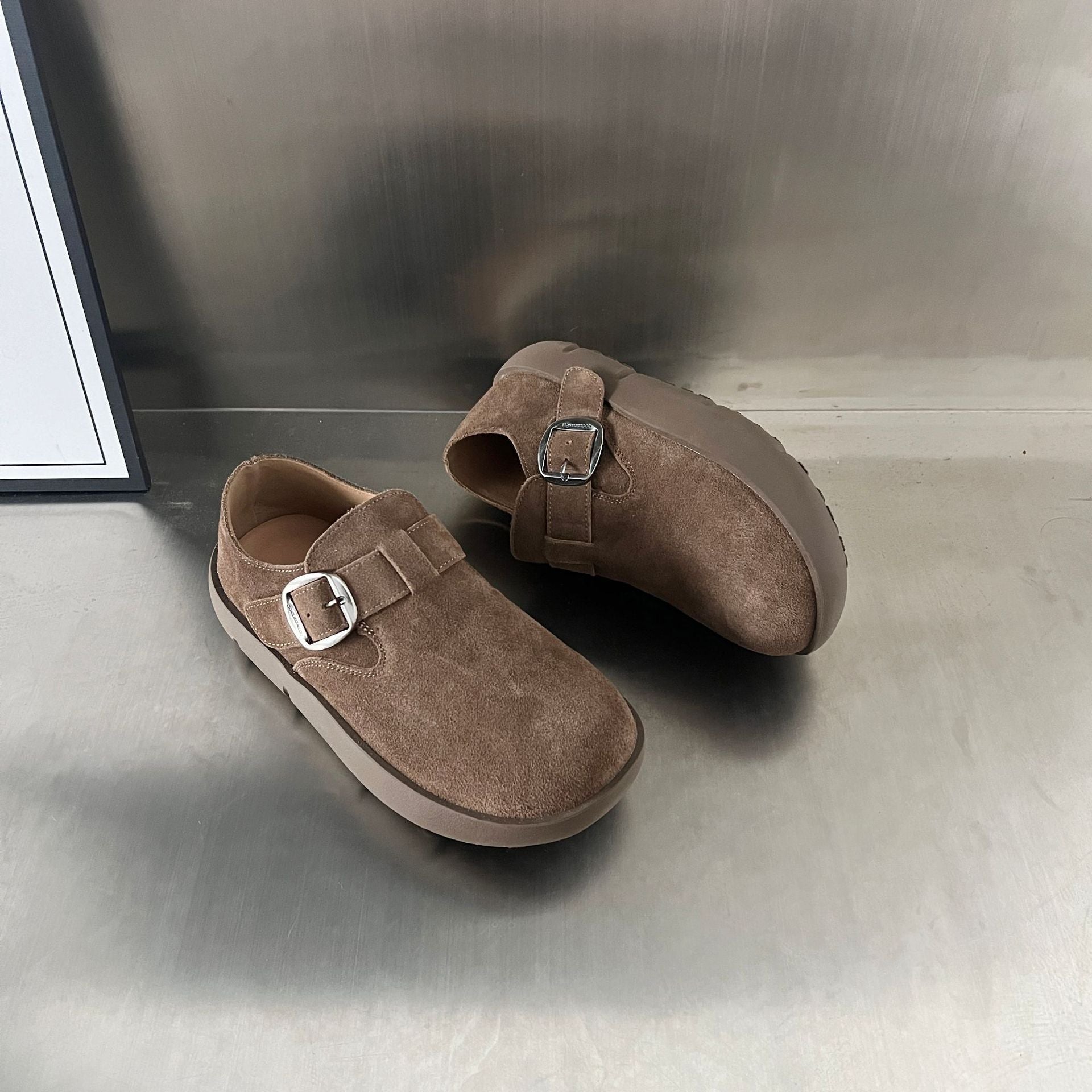 Damen Komfortable Wildleder-Clogs mit modischem Schnallenverschluss R&B