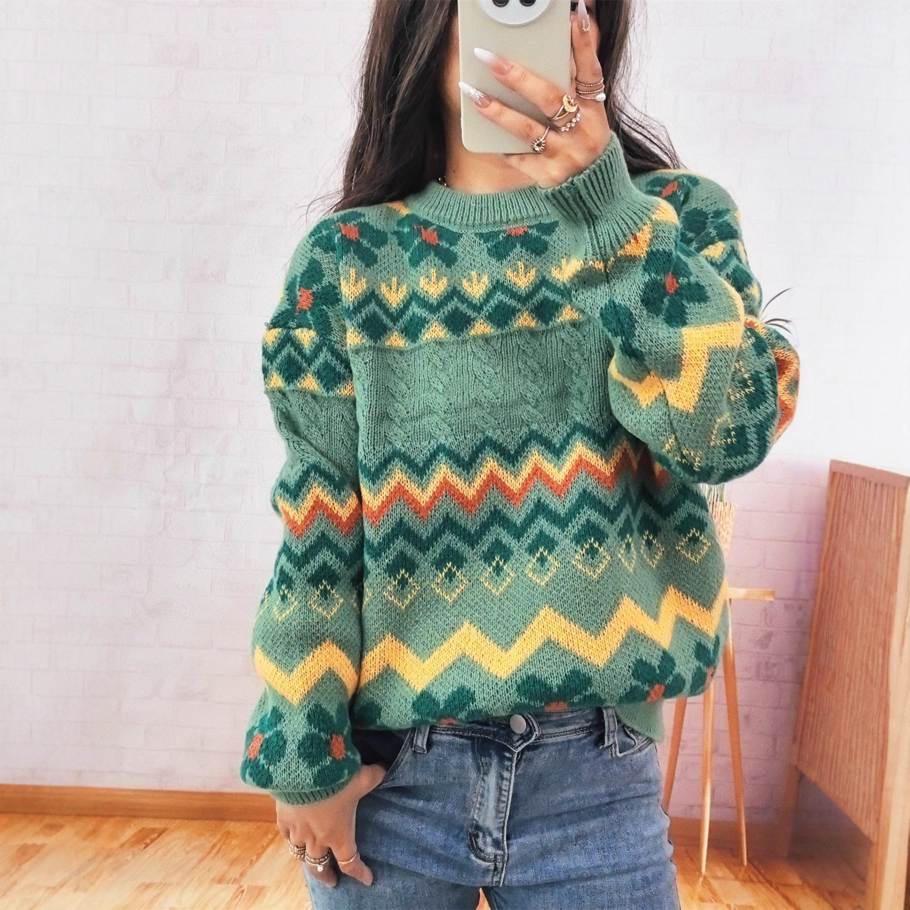 Damen Grobstrickpullover mit buntem Zickzackmuster und floralen Akzenten R&B