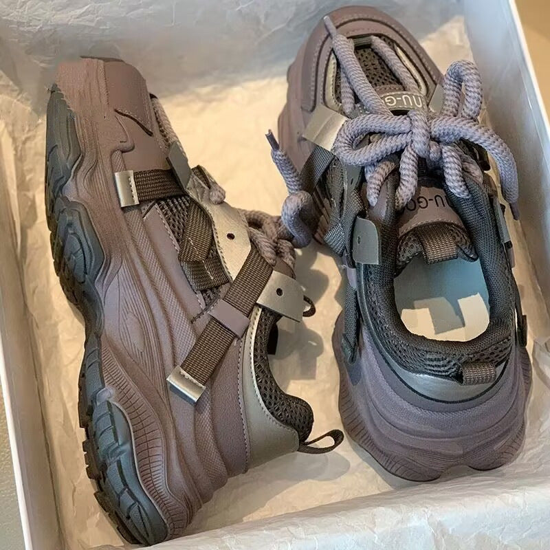 Damen Sportliche Sneaker mit atmungsaktiven Mesh-Elementen und innovativem Design R&B