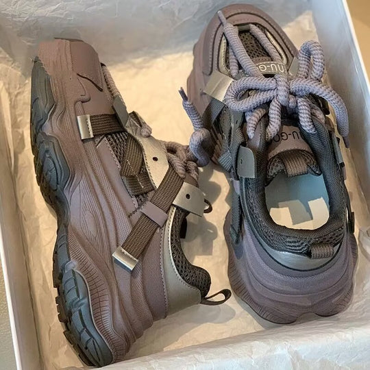 Damen Sportliche Sneaker mit atmungsaktiven Mesh-Elementen und innovativem Design R&B