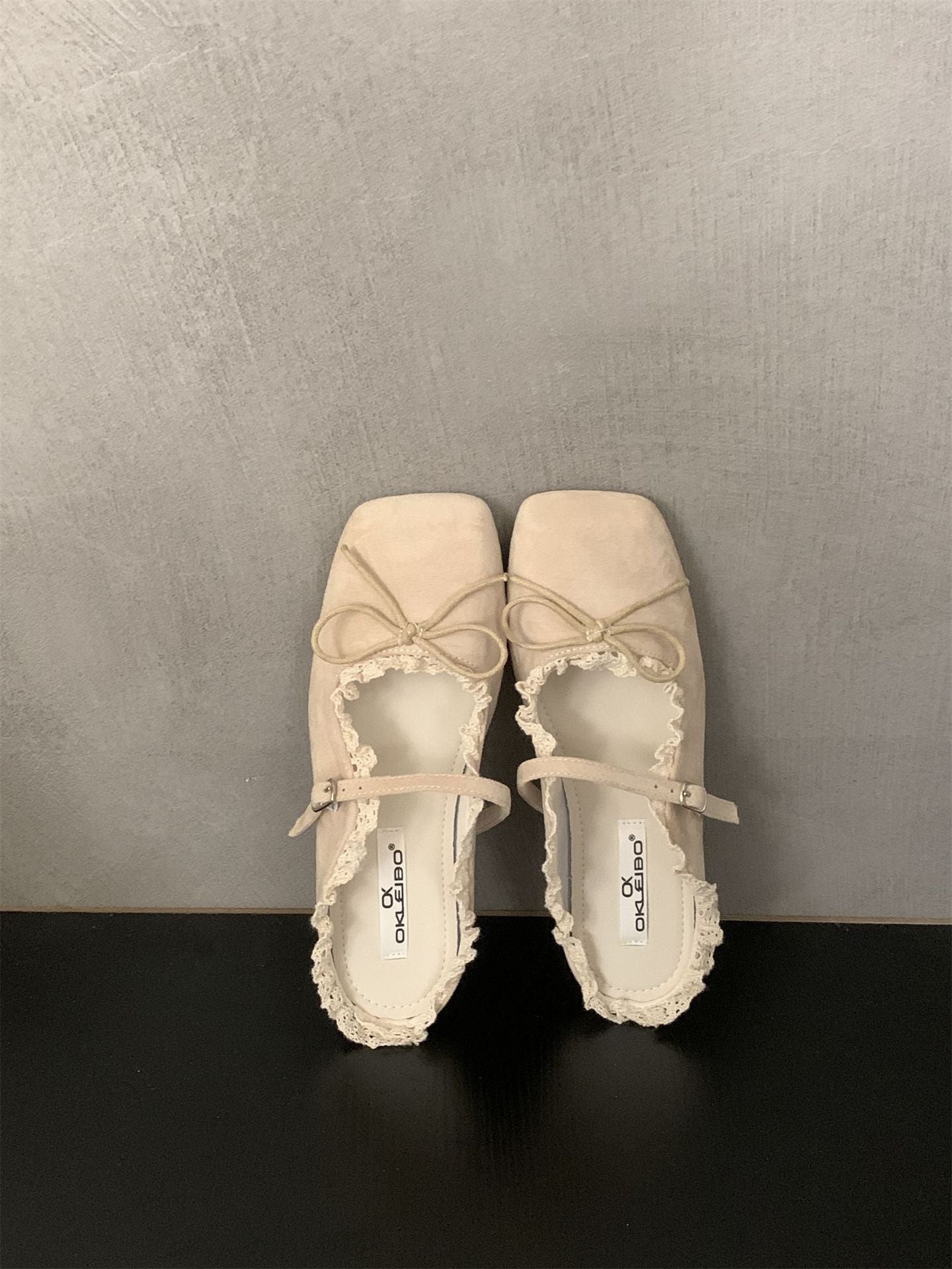 Damen elegante Ballerinas mit zartem Riemchen und Spitzenbesatz R&B