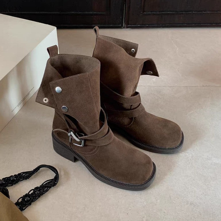 Damen Leder Stiefeletten mit dekorativem Riemen und robustem Blockabsatz R&B