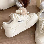 Damen Sneakers mit modischen Pompon-Applikationen und bequemer Sohle