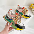 Damen Sportliche Sneakers mit modischem Ketten- und Perlenschmuck R&B