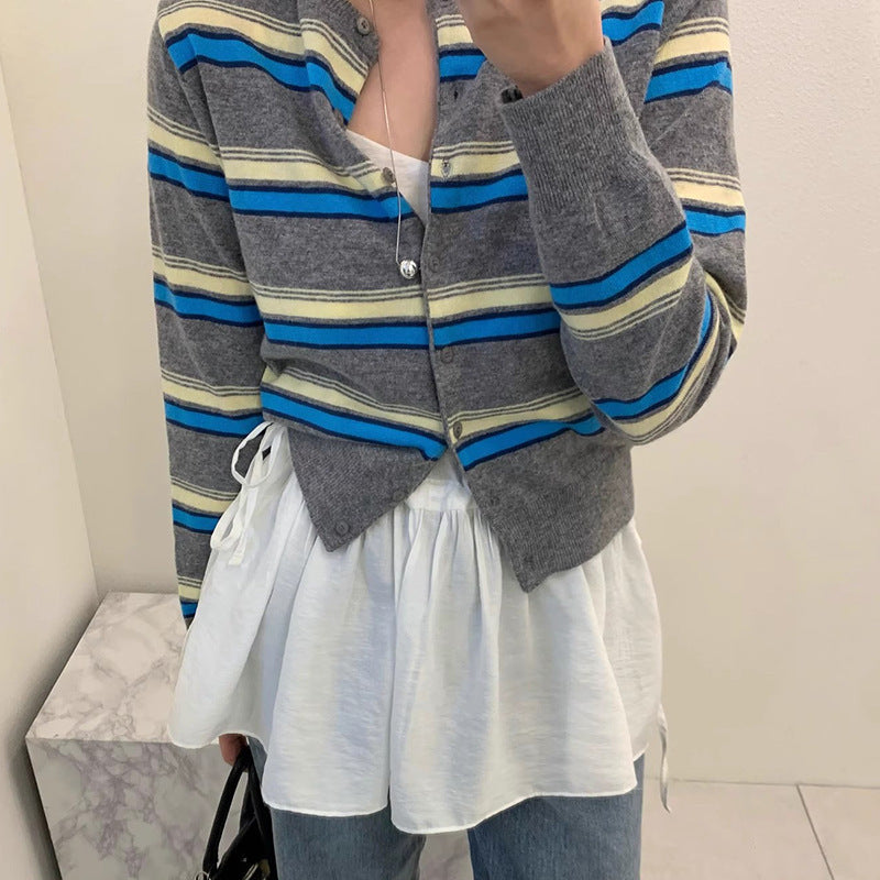 Damen sportliche Strickjacke mit modischem Streifenmuster und verspielten Knöpfen R&B