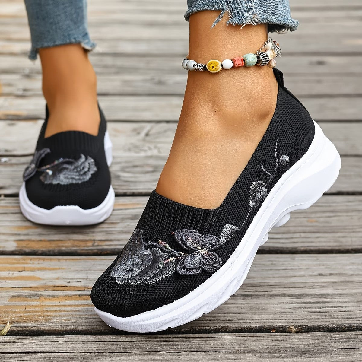 Damen Elegante Slip-On Sneakers mit floralen Stickereien