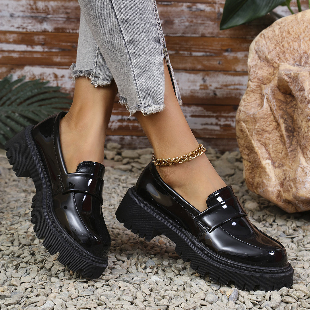 Damen modische Slip-On Loafers mit robustem Profil und glänzendem Finish R&B