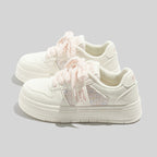 Damen Sneakers mit innovativem, weichem Innenfutter und speziellen Schnürdetails