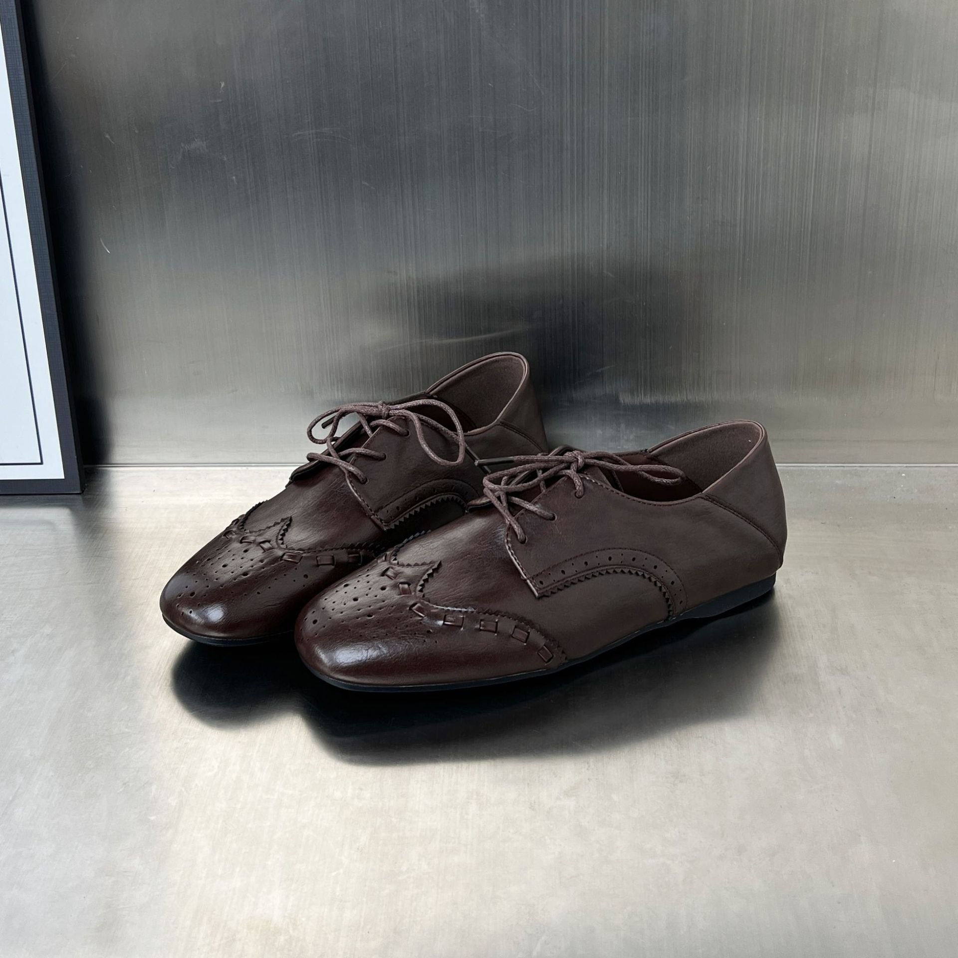 Damen Elegante Leder Schnürschuhe mit Lochmuster und komfortabler Innensohle R&B