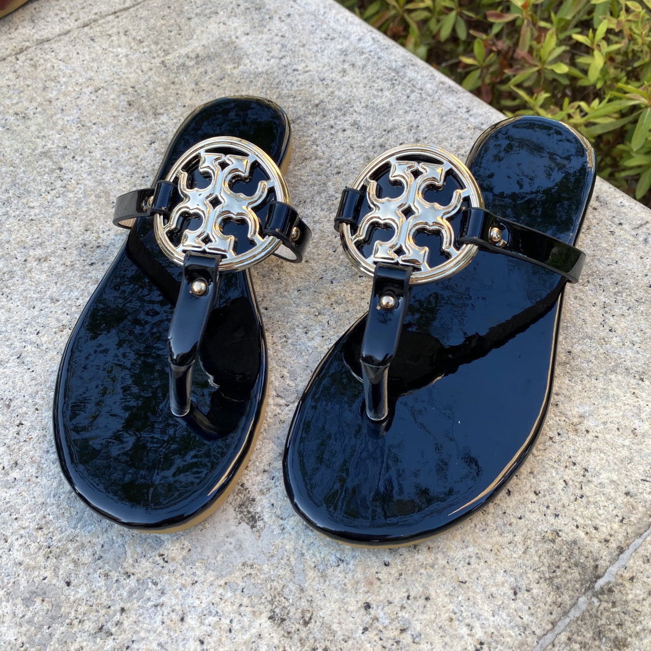 Damen Flip-Flops mit elegantem Logo-Applikation R&B