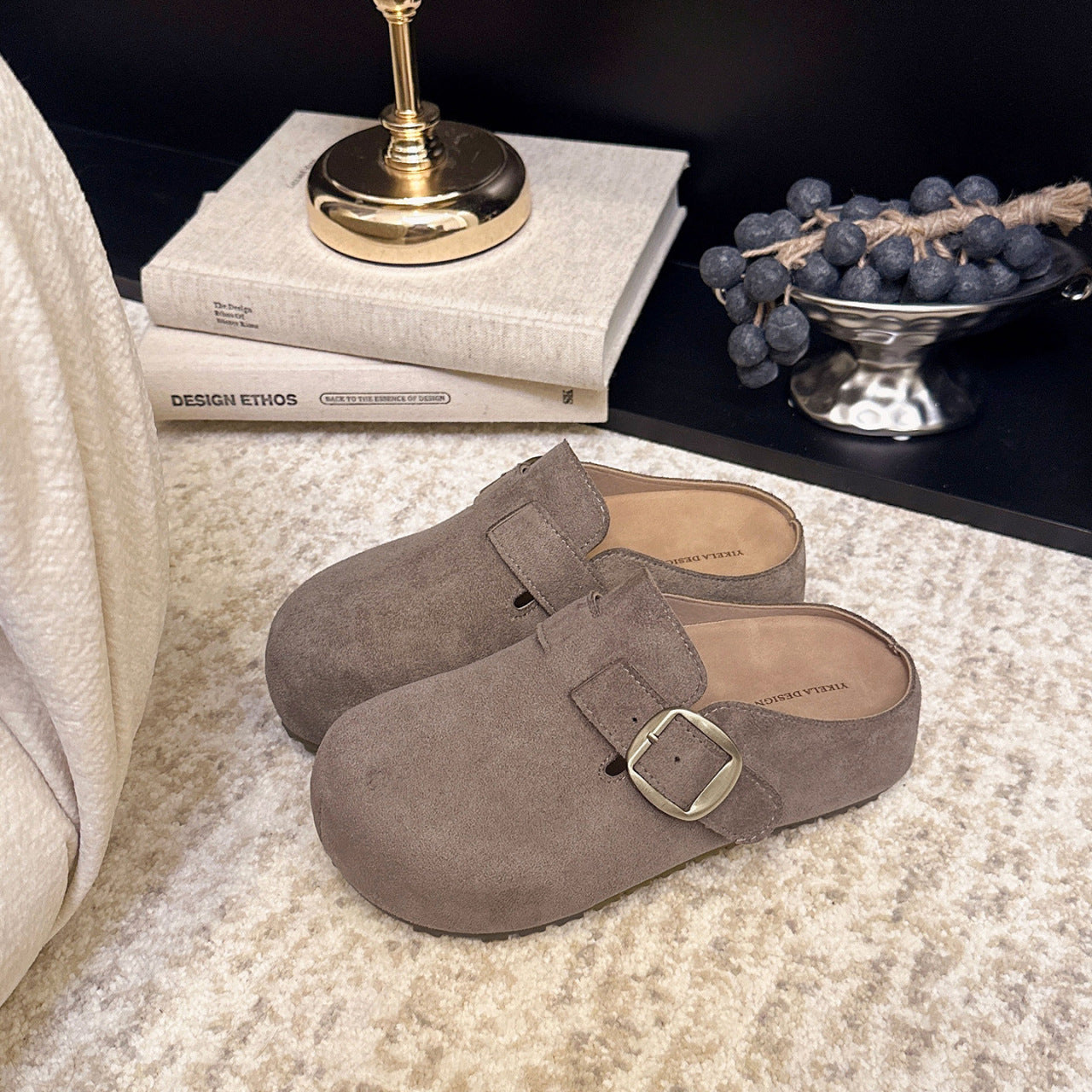 Damen Clogs aus hochwertigem Wildleder mit eleganter Schnalle R&B
