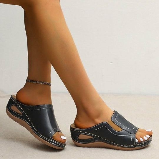 Damen lässige Leder-Sandalen mit verstellbarem Riemen und anatomischem Fußbett R&B