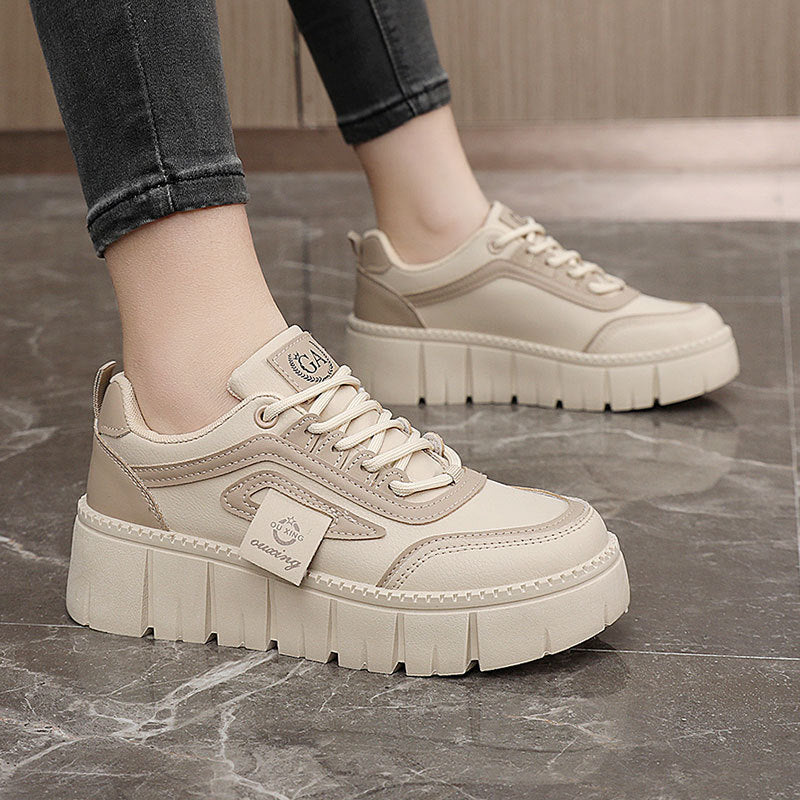 Damen Plateau Sneakers mit geschäumter Laufsohle und modernem Design R&B
