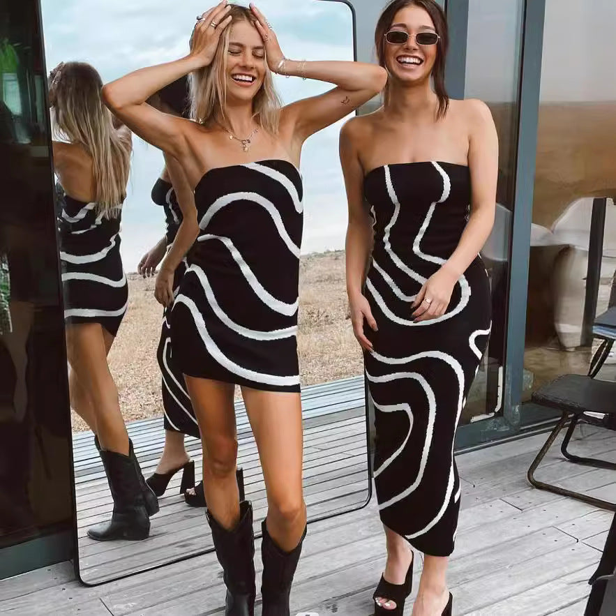 Damen Maxikleid im trendigen Silhouette mit asymmetrischem Design und dekorativen Linien R&B