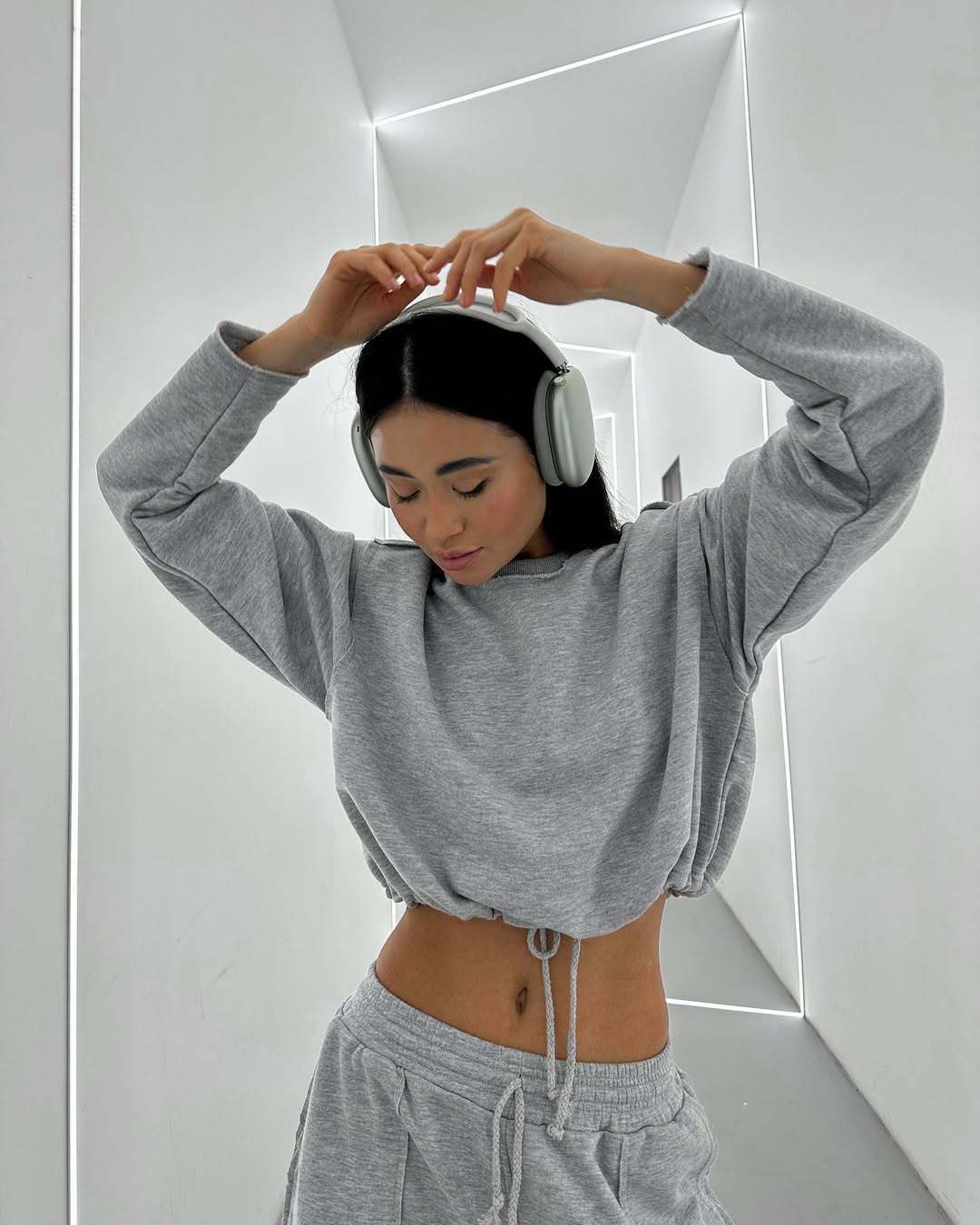Damen lässiges cropped Sweatshirt mit Kordelzug und weiten Ärmeln R&B