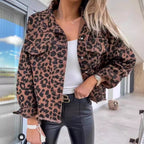 Damen Denimjacke im Leo-Design mit lässigem Schnitt und Fransenabschluss EB
