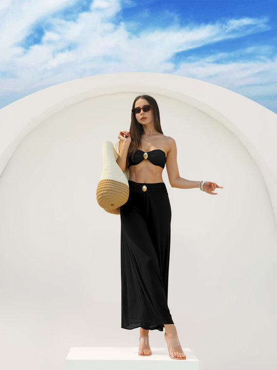 Damen Bandeau-Bikini mit elegantem Wickelrock und modischem Schmuckdetail R&B