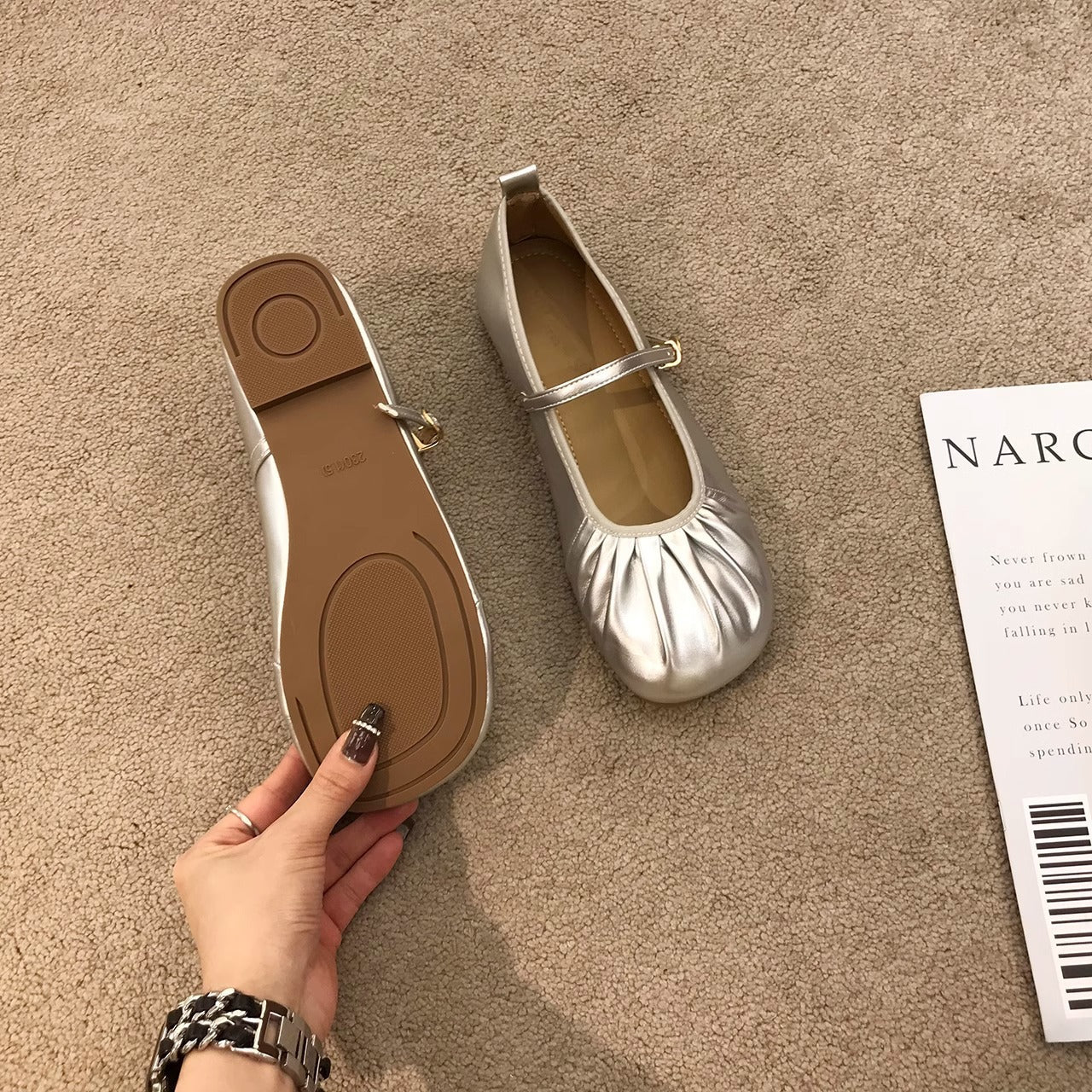 Damen Ballerinas mit modischem Riemchen und femininer Faltenoptik R&B