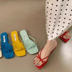 Damen Elegante und modische Slipper mit zarten Riemchen EB