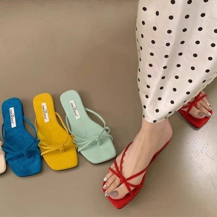 Damen Elegante und modische Slipper mit zarten Riemchen EB
