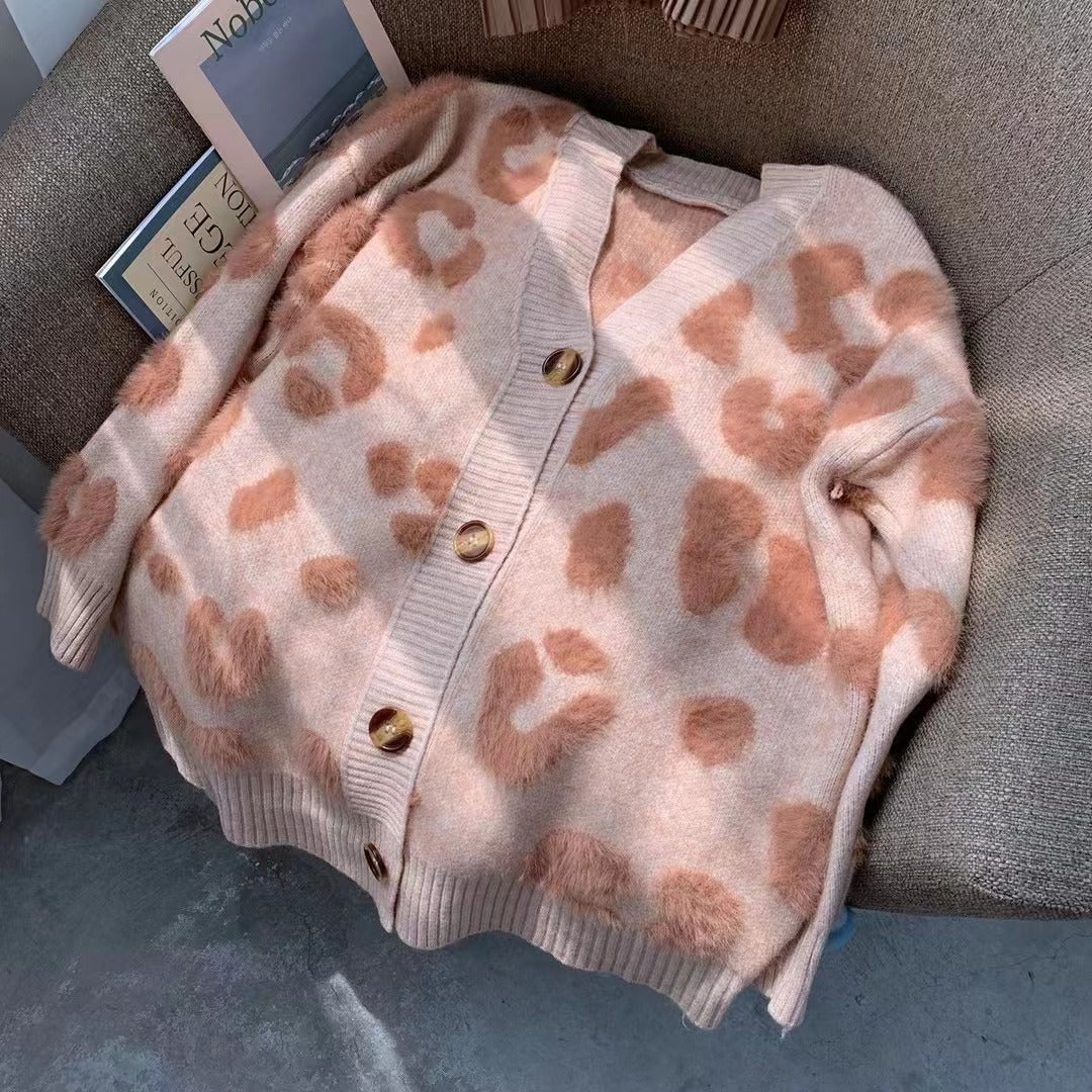 Damen Kuschelige Strickjacke mit herzförmigem Design und Knopfdetail R&B