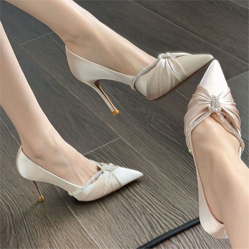Damen Pumps mit eleganter Faltendekoration und glitzernden Akzenten R&B
