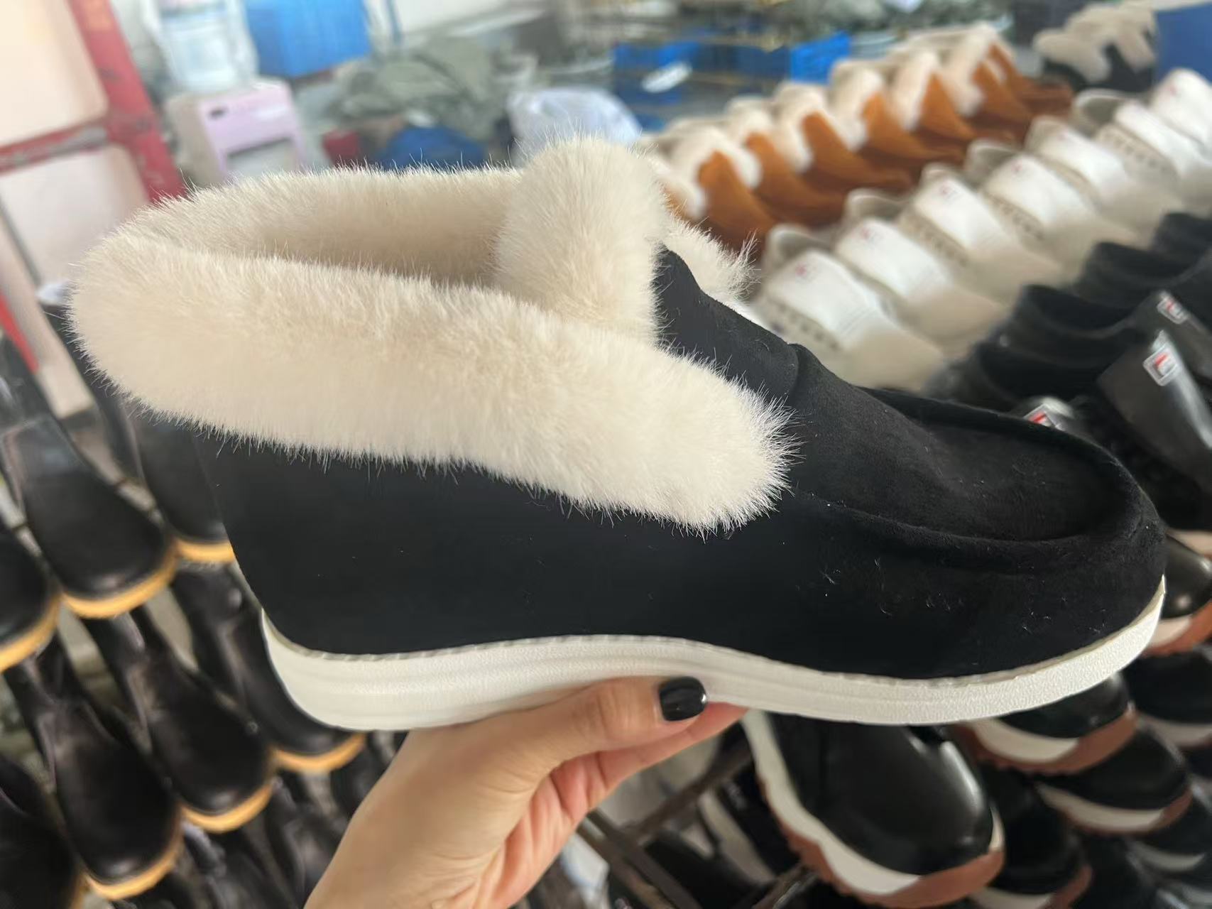 Damen Kuschel-Stiefeletten mit weichem Kunstfellkragen und rutschfester Sohle R&B