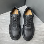 Damen zeitlose Sneakers mit perforierten Details