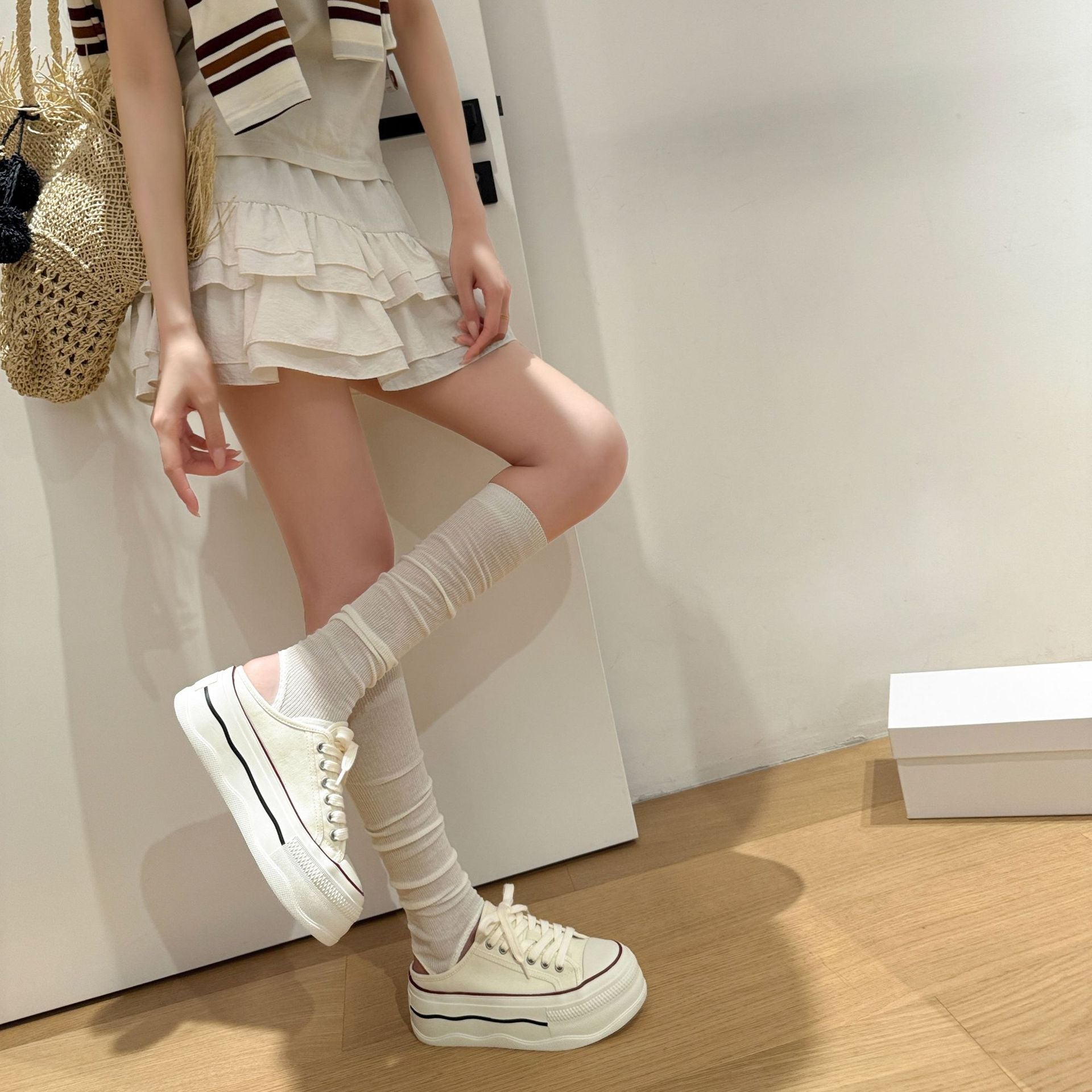 Damen lässige Canvas Sneakers im modernen Vintage-Stil mit platinfarbener Sohle
