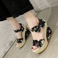 Damen Wedge-Sandalen mit floralem Design und dezentem Riemen R&B