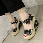 Damen Wedge-Sandalen mit floralem Design und dezentem Riemen R&B