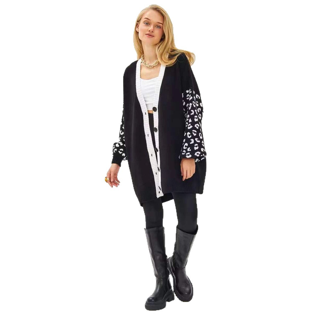 Damen Grobstrickjacke mit kontrastierenden Ärmeln und Knopfdetails R&B