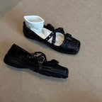 Damen Modische Ballerinas mit verstellbarem Riemchen und eleganten Nieten