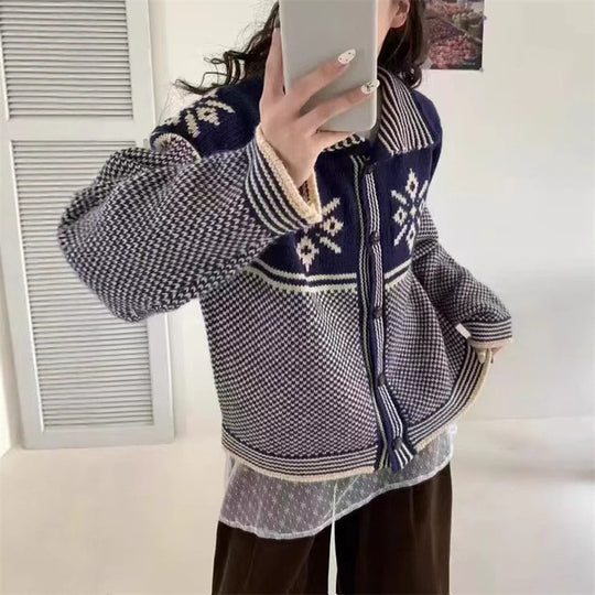 Damen Strickjacke mit festlichem Motiv und praktischen Taschen R&B