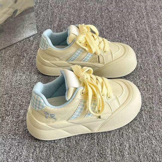 Damen Sneakers mit floralem Innenfutter und stabiler Sohle R&B