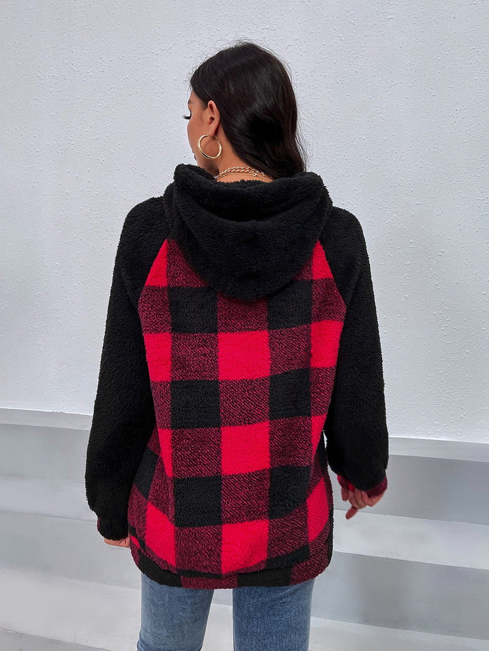Damen kuscheliger Fleece-Hoodie im modernen Karomuster