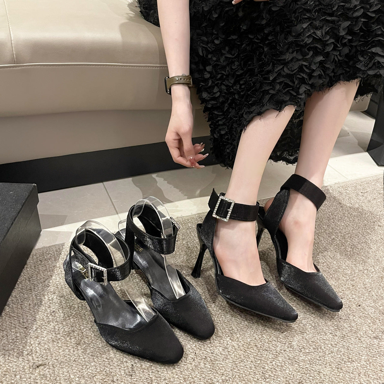 Damen elegante Pumps mit transparentem Riemchen und Glitter-Detail R&B