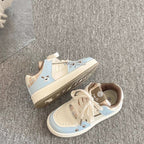 Damen Sportliche Sneakers mit verspieltem Karomuster und tierischen Akzenten