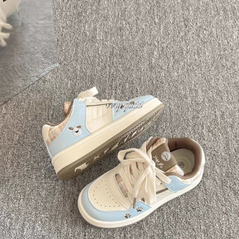 Damen Sportliche Sneakers mit verspieltem Karomuster und tierischen Akzenten