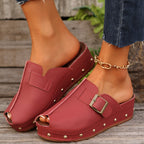Damen Offene Clogs mit modischen Nieten und verstellbarem Riemen EB