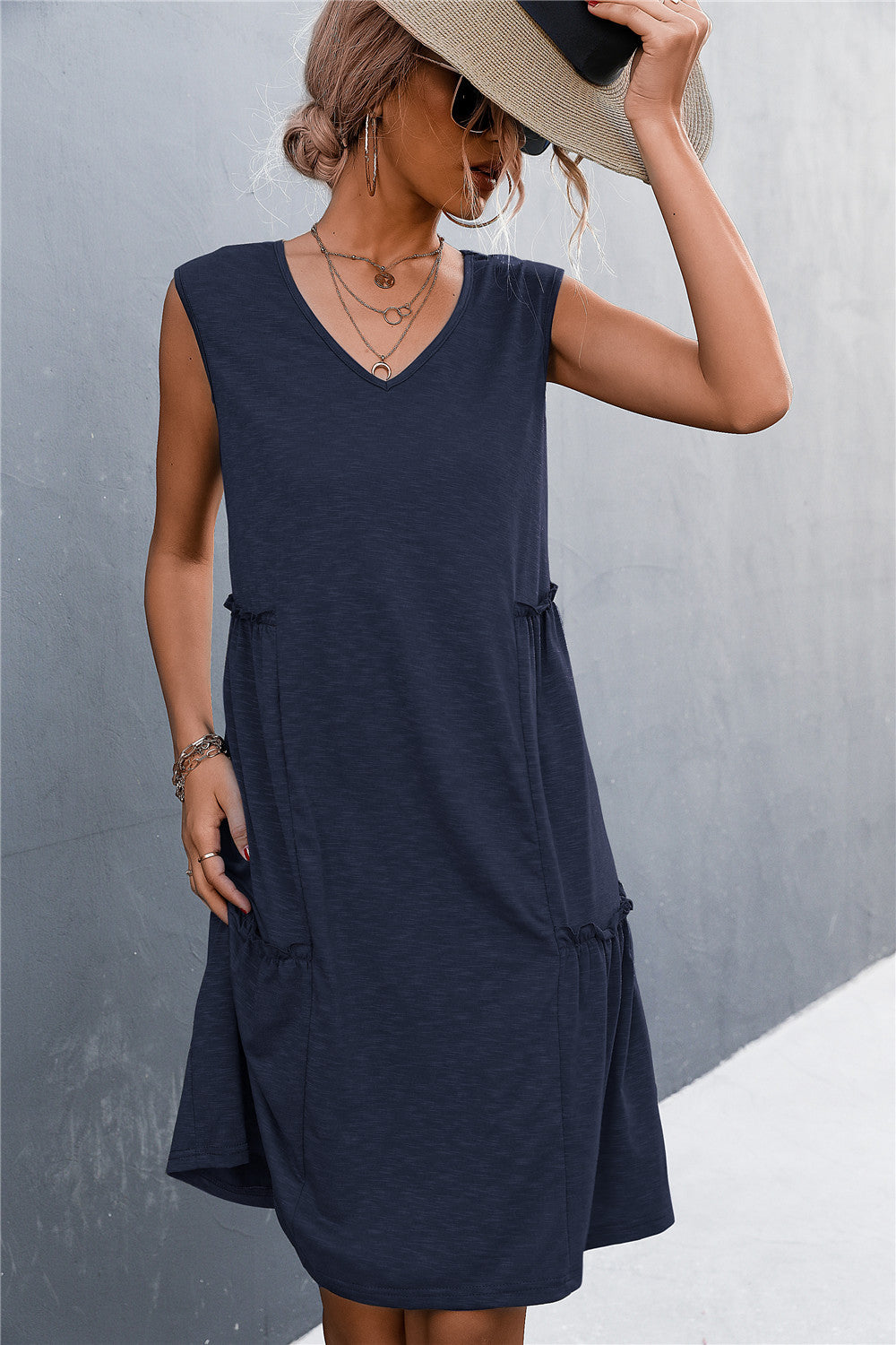 Damen Freizeitdress mit lockerem V-Ausschnitt und Rüschenkanten R&B