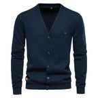 Herren Strickjacke mit V-Ausschnitt und modischen Holzknöpfen