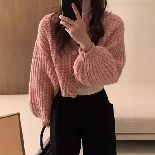 Damen Grobstrickjacke mit voluminösen Ärmeln und Knopfdetails R&B